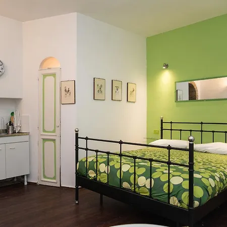 Trastevere Intimate Apartment-3
